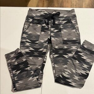 Aerie Chill Play Move Geometric Black and Gray Joggers
